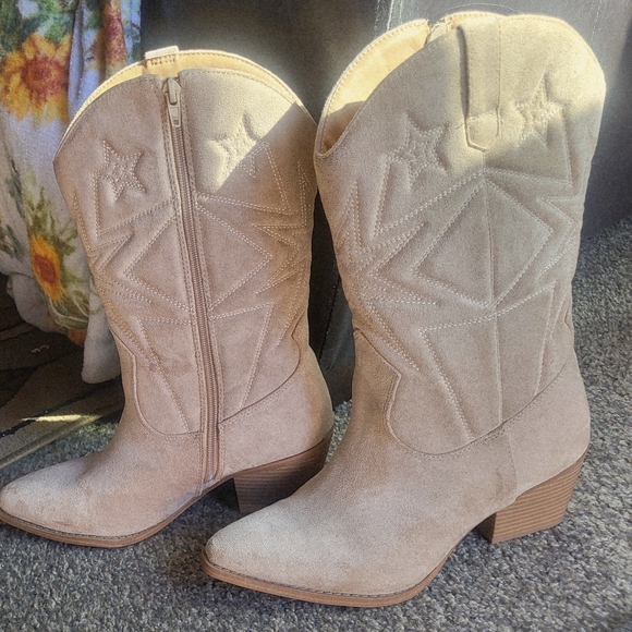 Time and Tru Shoes - Time and Tru Tan Heeled Western Boots